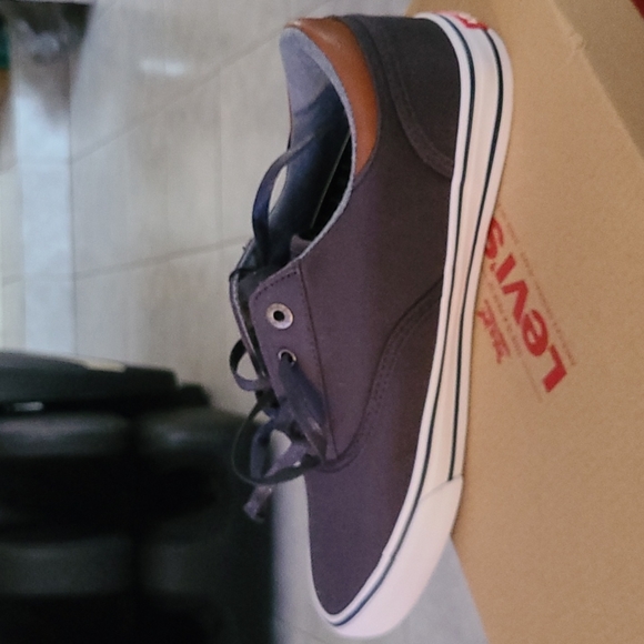 Levi's Men Shoes, Size 8.5 NIB - Picture 6 of 16